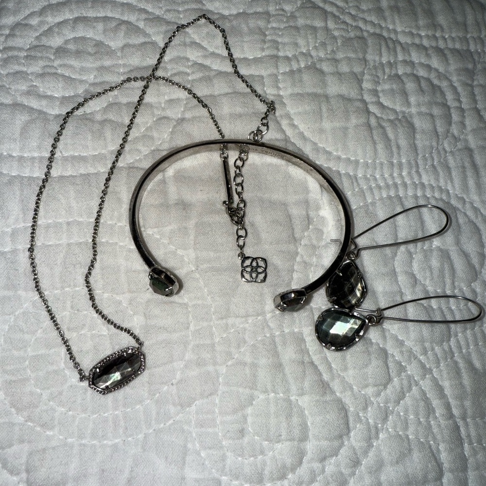 Kendra Scott necklace, earrings, bracelet